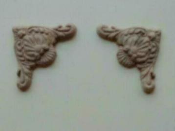 Keramisch hoekornament in beige en terra cotta / Fennicole beschikbaar voor biedingen