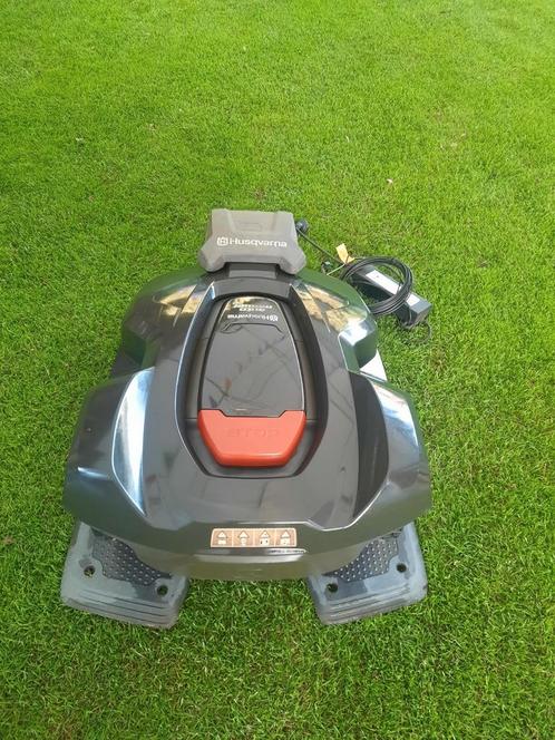 Husqvarna 320, Tuin en Terras, Robotmaaiers, Zo goed als nieuw, Ophalen