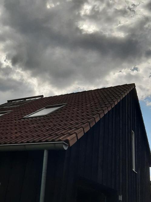 Oude rode dakpannen met nokvorsten en gevelpannen, Doe-het-zelf en Verbouw, Dakpannen en Dakbedekking, Gebruikt, Dakpannen, Steen of Klei