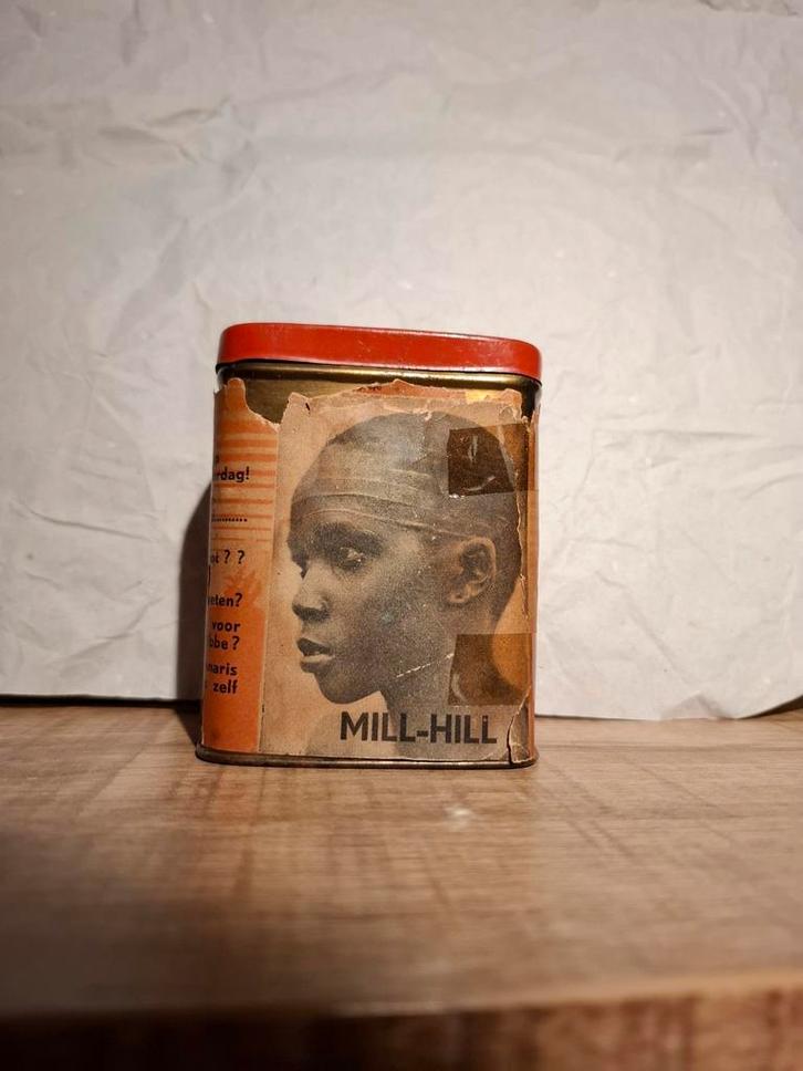 Missiebusje St.Bonifacius Missiehuis Hoorn. Voor Mill Hill., Verzamelen, Spaarpotten, Gebruikt, Overige thema's, Metaal of Blik