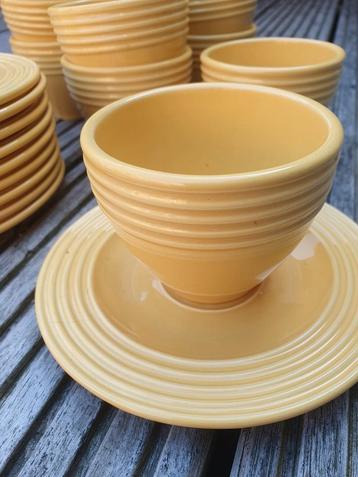 Vintage: Set kop en schotels oker ringpatroon beschikbaar voor biedingen