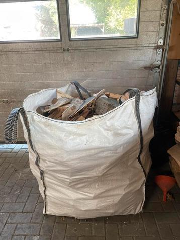 Bigbag gevuld met zuivere reststukken, veelal eiken beschikbaar voor biedingen
