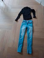 Meiden setje jeans raizzed met zwarte trui 140/146, Gebruikt, Meisje, Ophalen of Verzenden, Setje