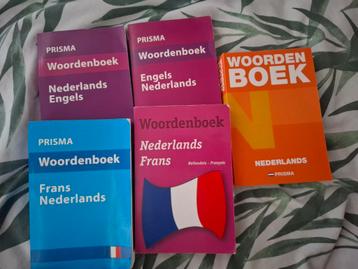 Diverse woordenboeken beschikbaar voor biedingen