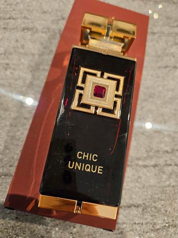 Fragrance World Chic Unique Parfum beschikbaar voor biedingen