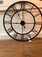 Grote metalen wandklok, zwart, Huis en Inrichting, Woonaccessoires | Klokken, Ophalen, Zo goed als nieuw, Wandklok