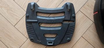 Givi M3 Monokeyplaat + Topkoffer  beschikbaar voor biedingen
