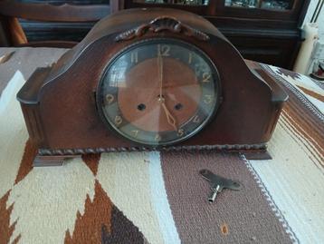 Antieke mechanische Penduleklok beschikbaar voor biedingen