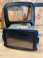 Renault 2-din autoradio met navigatie, Auto diversen, Ophalen of Verzenden, Zo goed als nieuw