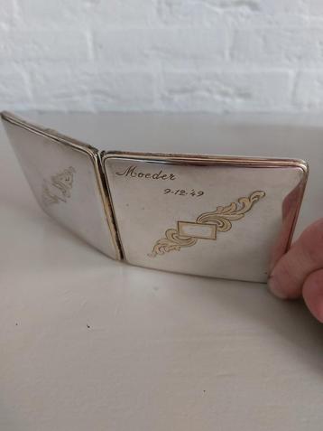 Verzilverde Sigarettendoos beschikbaar voor biedingen