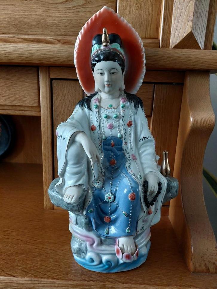 Oud Chinees beeld van porselein., Antiek en Kunst, Antiek | Keramiek en Aardewerk, Ophalen of Verzenden