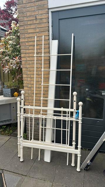 Ikea bed. Linga beschikbaar voor biedingen