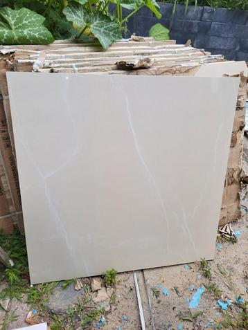 9 vloertegels 80x80cm glans + gratis 6 extra met schade beschikbaar voor biedingen