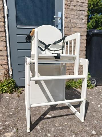 Tiamo houten kinderstoel en speeltafel in een beschikbaar voor biedingen