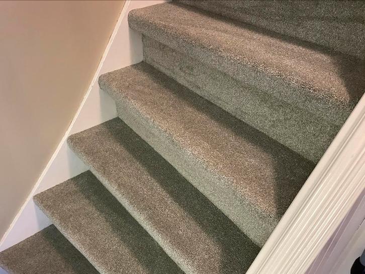 Trap bekleden incl tapijt Rotterdam Den Haag Dordrecht, Huis en Inrichting, Stoffering | Vloerbedekking, Nieuw, Tapijt, Wit, Crème