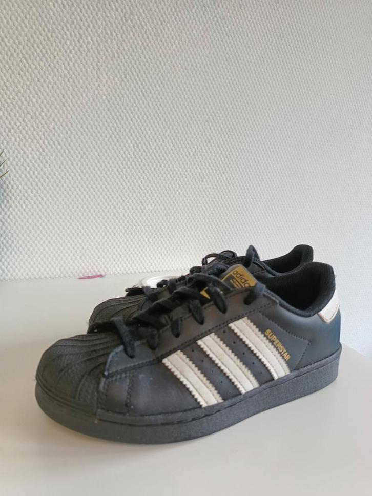 Adidas Superstar maat 34, Kinderen en Baby's, Kinderkleding | Schoenen en Sokken, Gebruikt, Jongen of Meisje, Ophalen of Verzenden