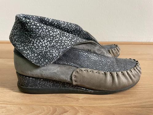 Sch35 - Grijze leren Jan Jansen schoenen maat 38,5, Kleding | Dames, Schoenen, Gedragen, Sneakers of Gympen, Grijs, Ophalen of Verzenden