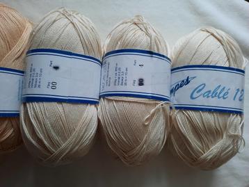 Katoenen brei-/haakgaren, ecru, beige en donkerblauw beschikbaar voor biedingen