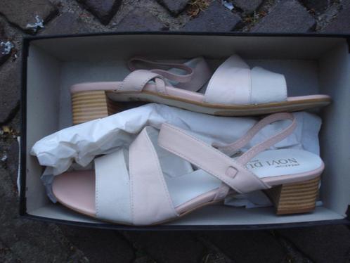 GRATIS VERZENDEN NIEUWE LUXE VINTAGE ROZE LEREN HAKKEN 41, Kleding | Dames, Schoenen, Nieuw, Schoenen met lage hakken, Roze, Verzenden