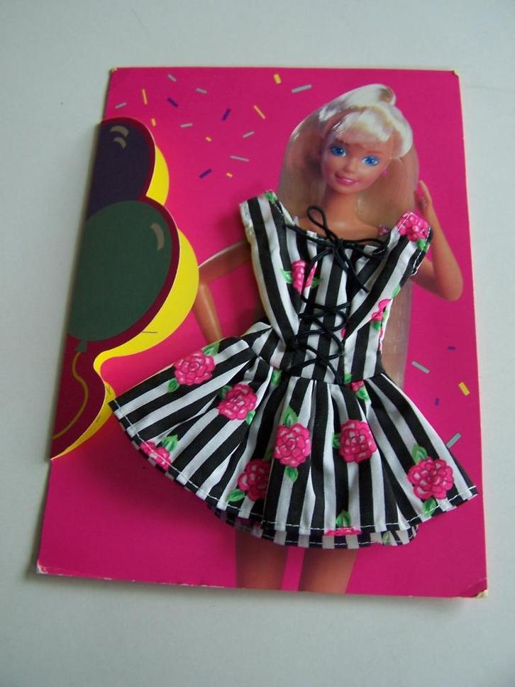 Barbie verjaardagskaart, Verzamelen, Poppen, Gebruikt, Kleertjes, Ophalen of Verzenden