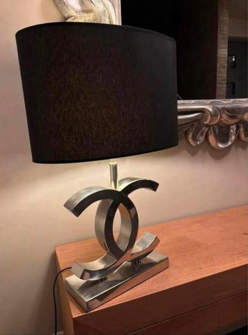 Chanel lamp zilver inclusief zwarte kap beschikbaar voor biedingen