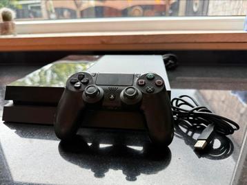 Playstation 4 + Controller + F1 22 beschikbaar voor biedingen