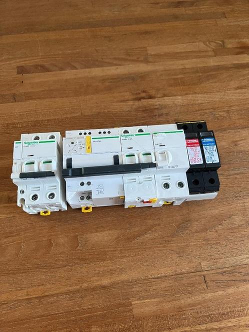 Scheider aardlek automaat iC60H , iOF , Ara iC60 , iC60H enz, Hobby en Vrije tijd, Elektronica-componenten, Gebruikt, Ophalen of Verzenden