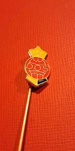 DOS voetbal speld, Verzamelen, Speldjes, Pins en Buttons, Ophalen of Verzenden, Zo goed als nieuw, Sport