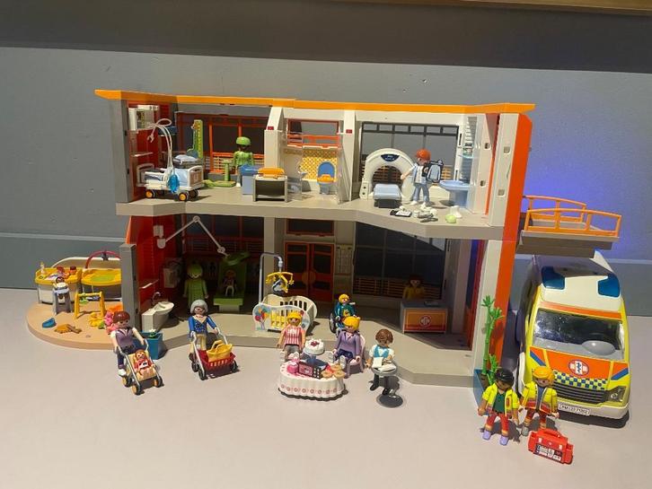 Playmobil kinder ziekenhuis ambulance crèche restaurant sint, Kinderen en Baby's, Speelgoed | Playmobil, Zo goed als nieuw, Complete set