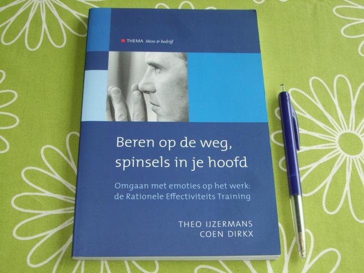 Beren op de weg, spinsels in je hoofd - Theo IJzermans, Boeken, Overige Boeken, Zo goed als nieuw, Ophalen of Verzenden