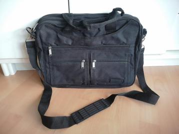 Zwarte Laptoptas – Stevig en Ruim beschikbaar voor biedingen