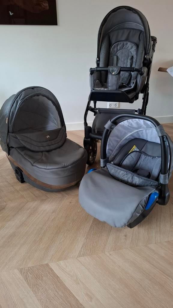 Zilver/grijze/zwarte complete kinderwagen 0-4 jaar, Ophalen, Zo goed als nieuw, Overige merken