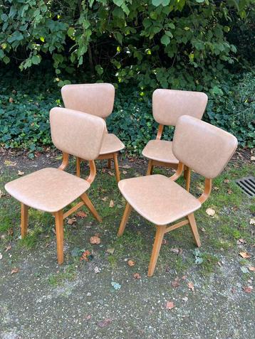 4 eetkamerstoelen (vintage/skai/jaren60) beschikbaar voor biedingen