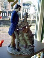 Saksisch beeld vrouw met banjo en man blauwe jas, Verzamelen, Ophalen of Verzenden, Gebruikt, Mens