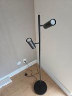 Moderne vloerlamp, Huis en Inrichting, Lampen | Vloerlampen, Ophalen, 100 tot 150 cm, Zo goed als nieuw, Metaal