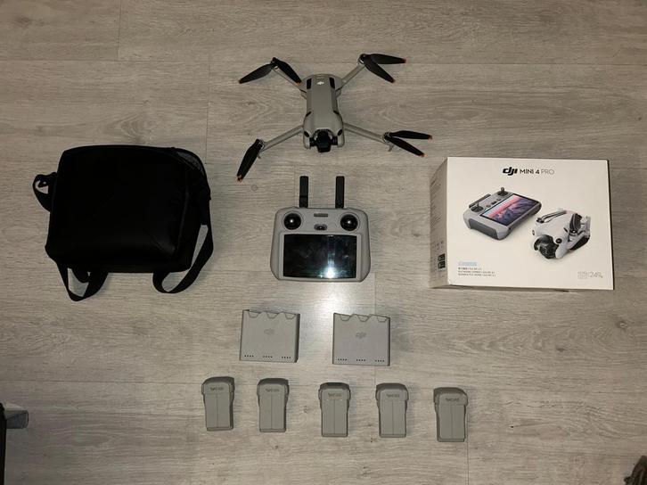 DJI Mini 4 Pro Fly More Combo + 2 extra accu’s + oplaadhub, Audio, Tv en Foto, Drones, Zo goed als nieuw, Drone met camera, Ophalen of Verzenden