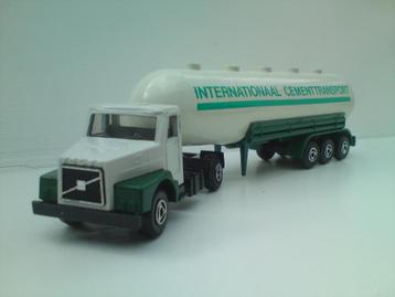 Efsi Volvo N10 internationaal cement transport. beschikbaar voor biedingen
