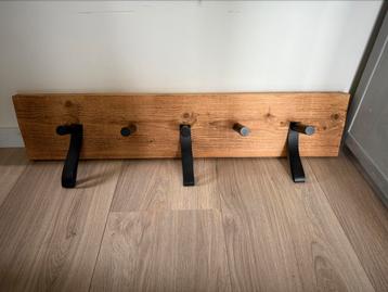 Kapstok hout beschikbaar voor biedingen
