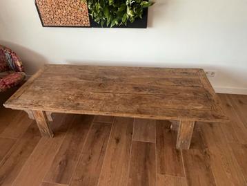 Antieke salontafel beschikbaar voor biedingen