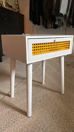 Rotan nachtkastje, Huis en Inrichting, Slaapkamer | Nachtkastjes, Ophalen, Zo goed als nieuw, Minder dan 45 cm