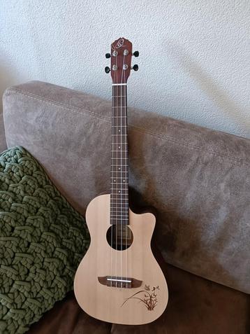 Ortega Bariton Ukelele met Tas - Zo Goed Als Nieuw beschikbaar voor biedingen