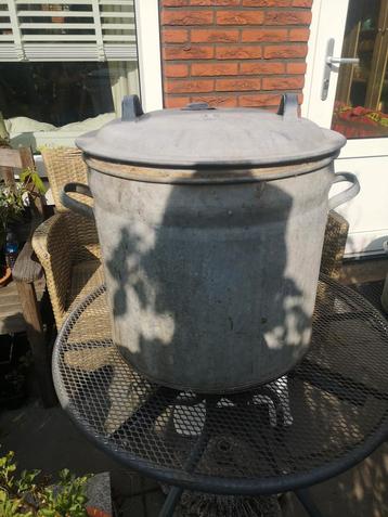 Grote zinken ketel was teil  beschikbaar voor biedingen