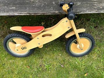 HOUTEN LOOPFIETSJE (merk Sio) beschikbaar voor biedingen
