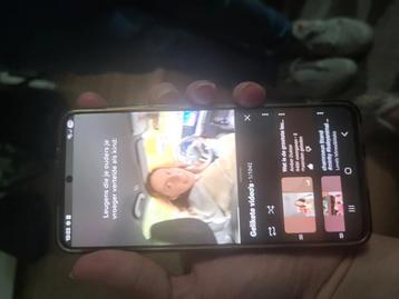 In goede staat Samsung s21 met hoesje en lader  beschikbaar voor biedingen
