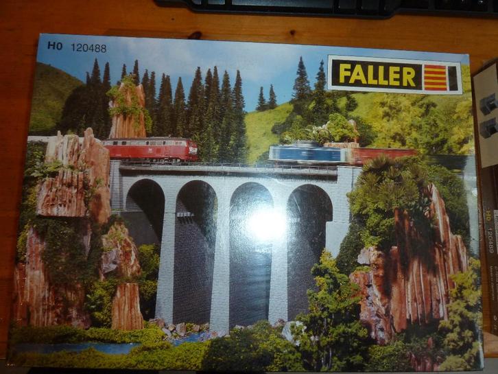 Faller viaductbrug en brughoofden, Hobby en Vrije tijd, Modeltreinen | H0, Nieuw, Brug, Tunnel of Gebouw, Gelijkstroom of Wisselstroom