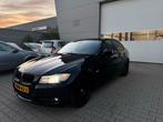 BMW 3-Serie 2.0 I 320i AUT 2009 Zwart LCI Facelift, Auto's, Automaat, Achterwielaandrijving, 1995 cc, Zwart