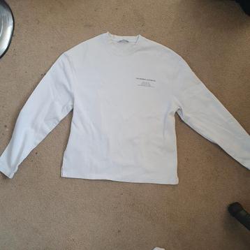 Witte sweater met kleine print beschikbaar voor biedingen
