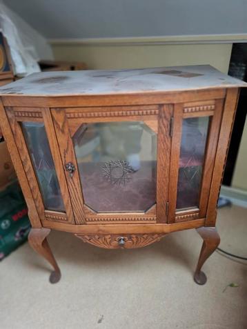 Antiek Theekastje met Glas beschikbaar voor biedingen