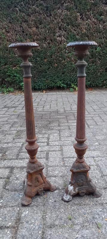 2 stuks Oude Ijzeren kandelaars 70 cm  beschikbaar voor biedingen