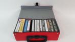 Vintage koffer voor cassettebandjes, gevuld. Rood. 2A13, Gebruikt, 26 bandjes of meer, Ophalen of Verzenden